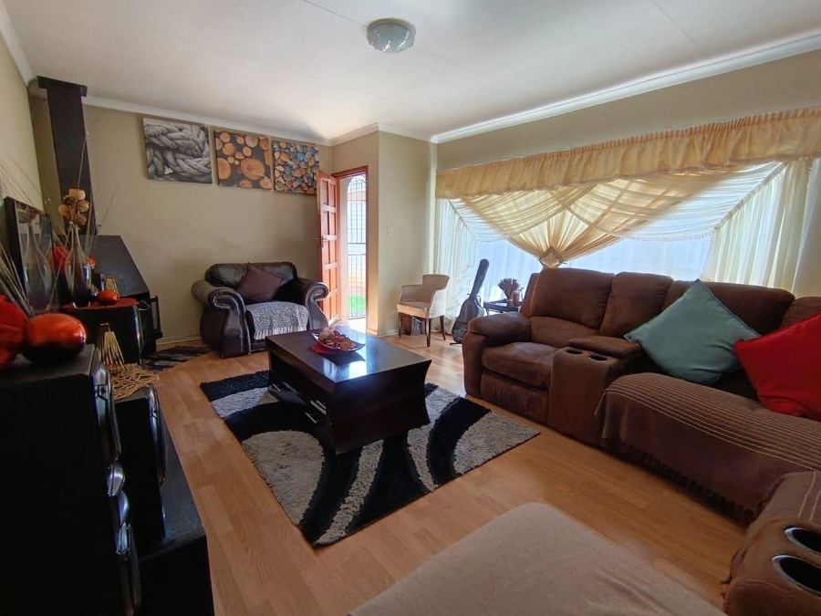 3 Bedroom Property for Sale in Pellissier Free State